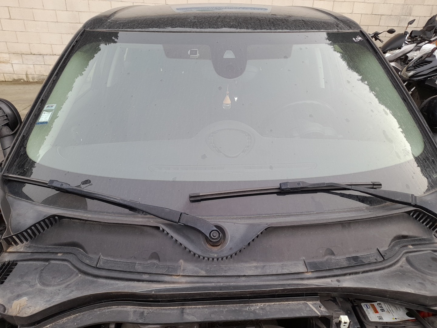 Windshield / Windscreen