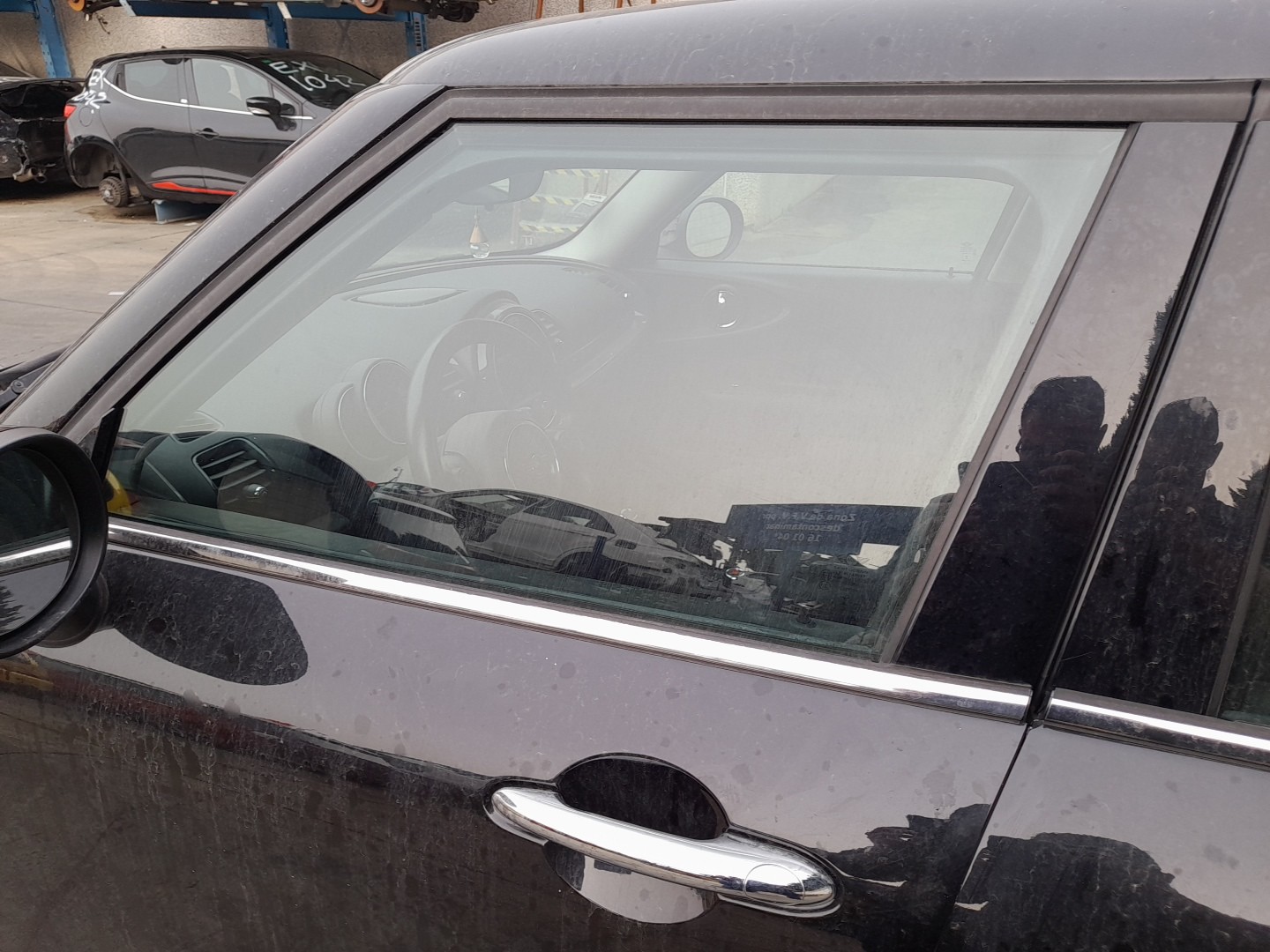 Left front door glass
