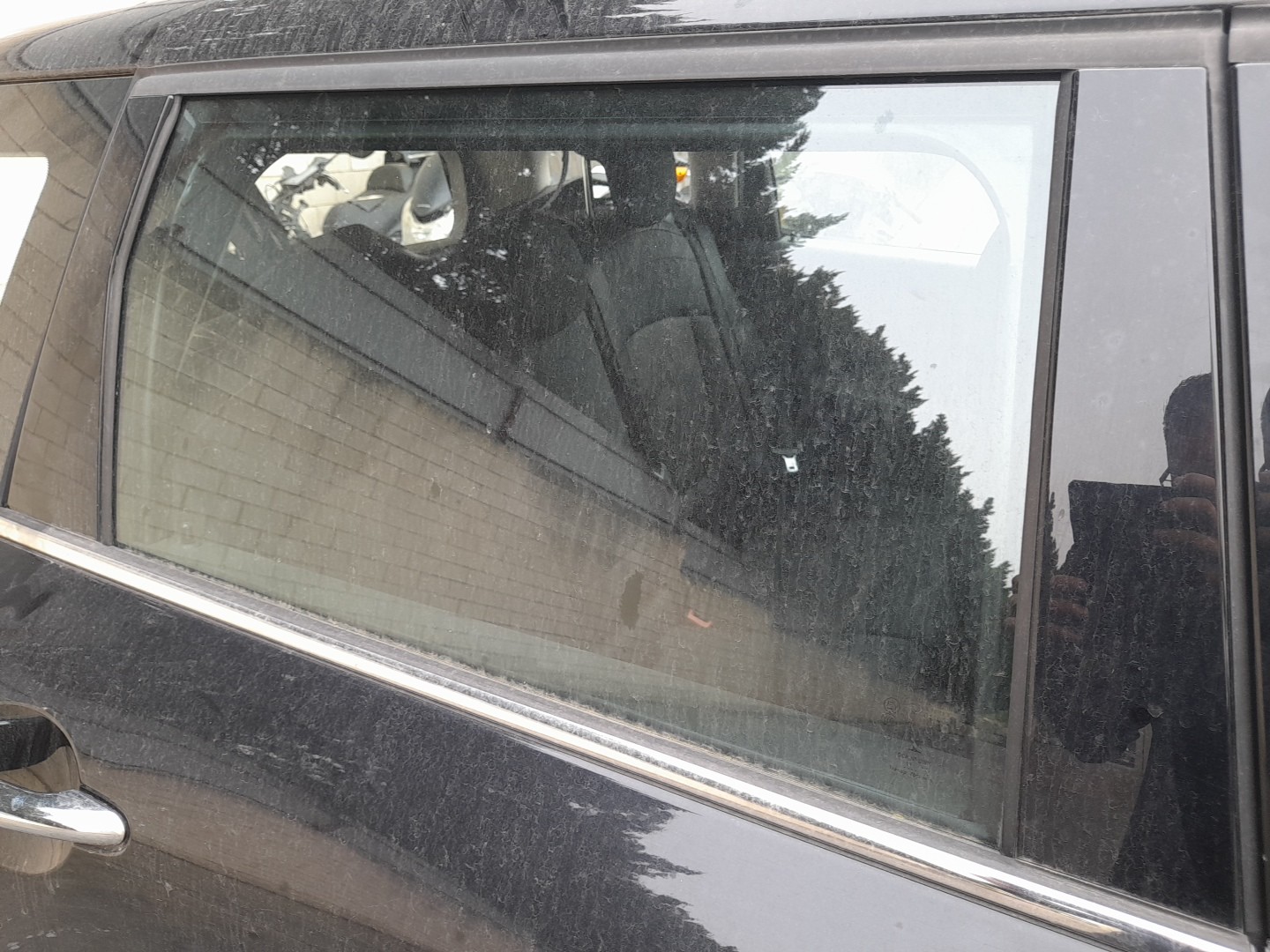 Right rear door glass