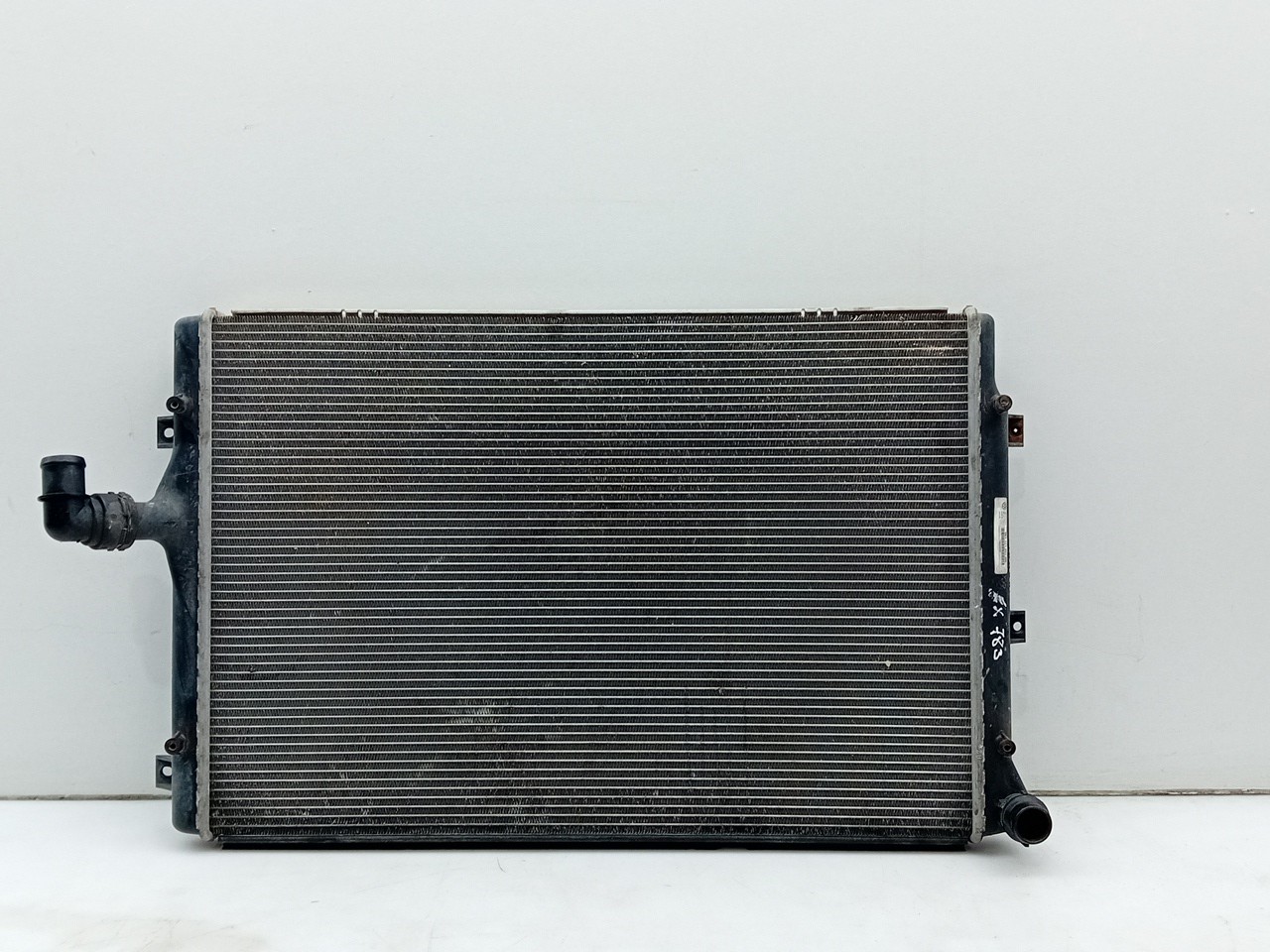 Radiatore acqua VOLKSWAGEN Caddy III Kombi (2KB, 2KJ, 2CB, 2CJ) Imagem-0