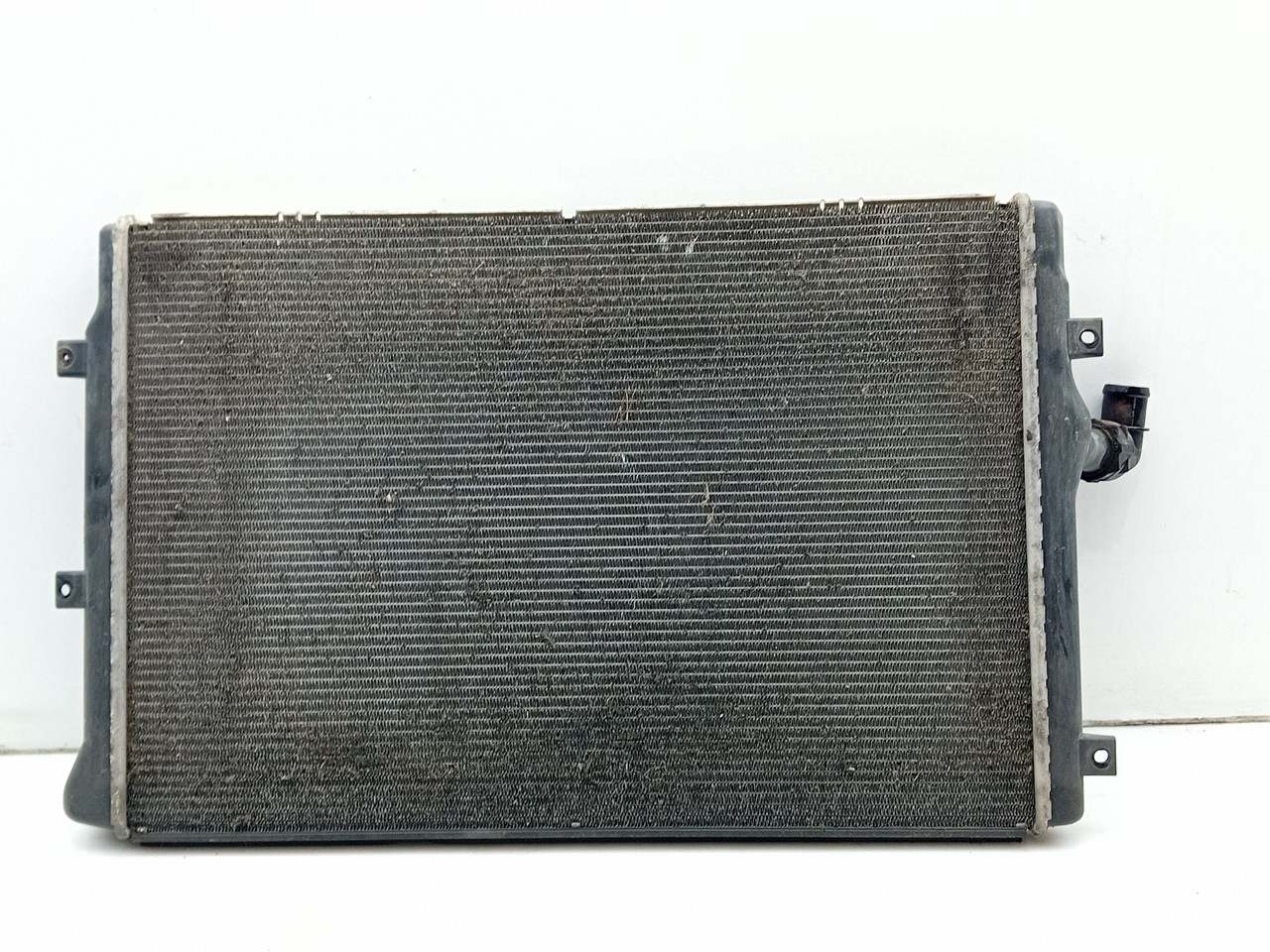 Radiatore acqua VOLKSWAGEN Caddy III Kombi (2KB, 2KJ, 2CB, 2CJ) Imagem-1