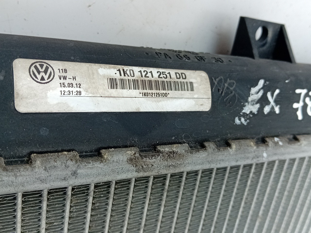 Radiatore acqua VOLKSWAGEN Caddy III Kombi (2KB, 2KJ, 2CB, 2CJ) Imagem-2
