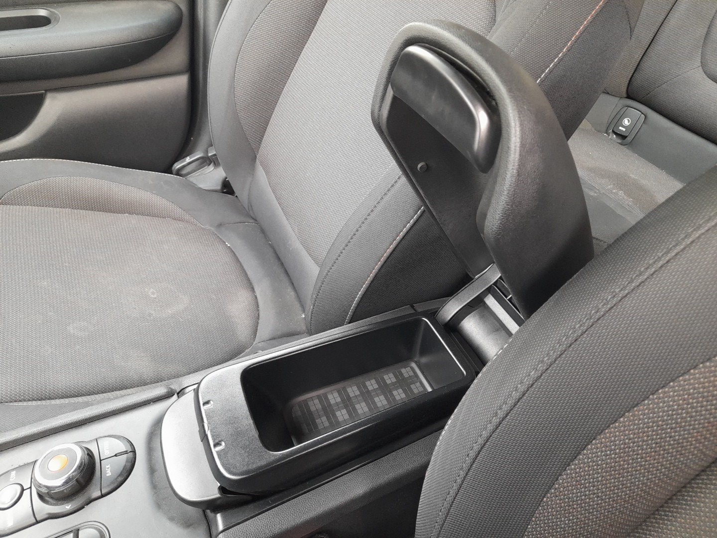 Armrest MINI Mini Clubman (F54) Imagem-1