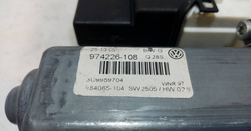 Motor vidro trás direito VOLKSWAGEN Passat Variant (3C5) Imagem-3