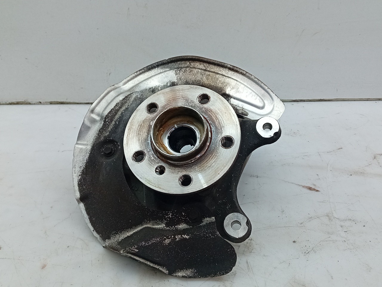 Right front steering knuckle
