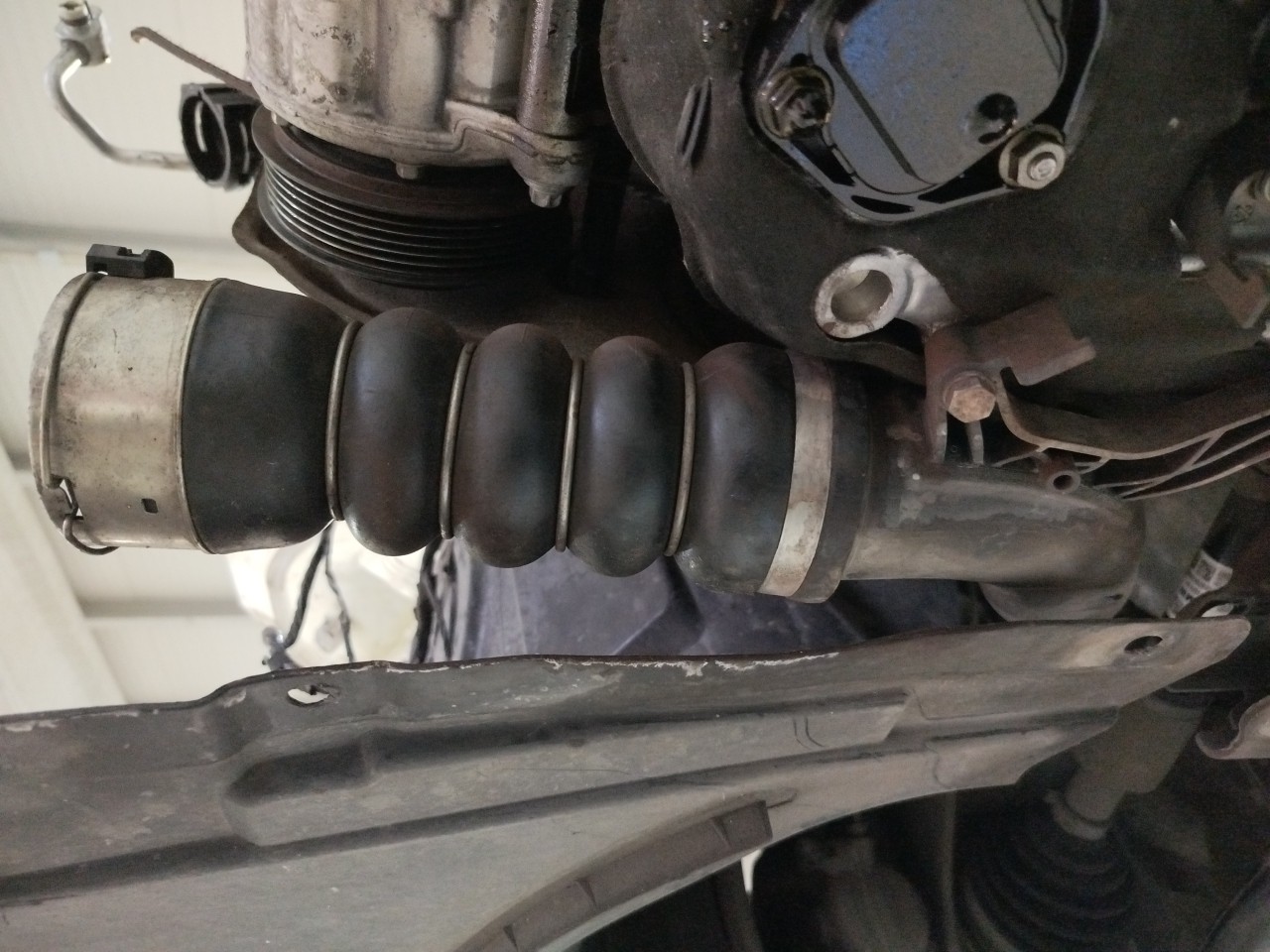 Intercooler pipe