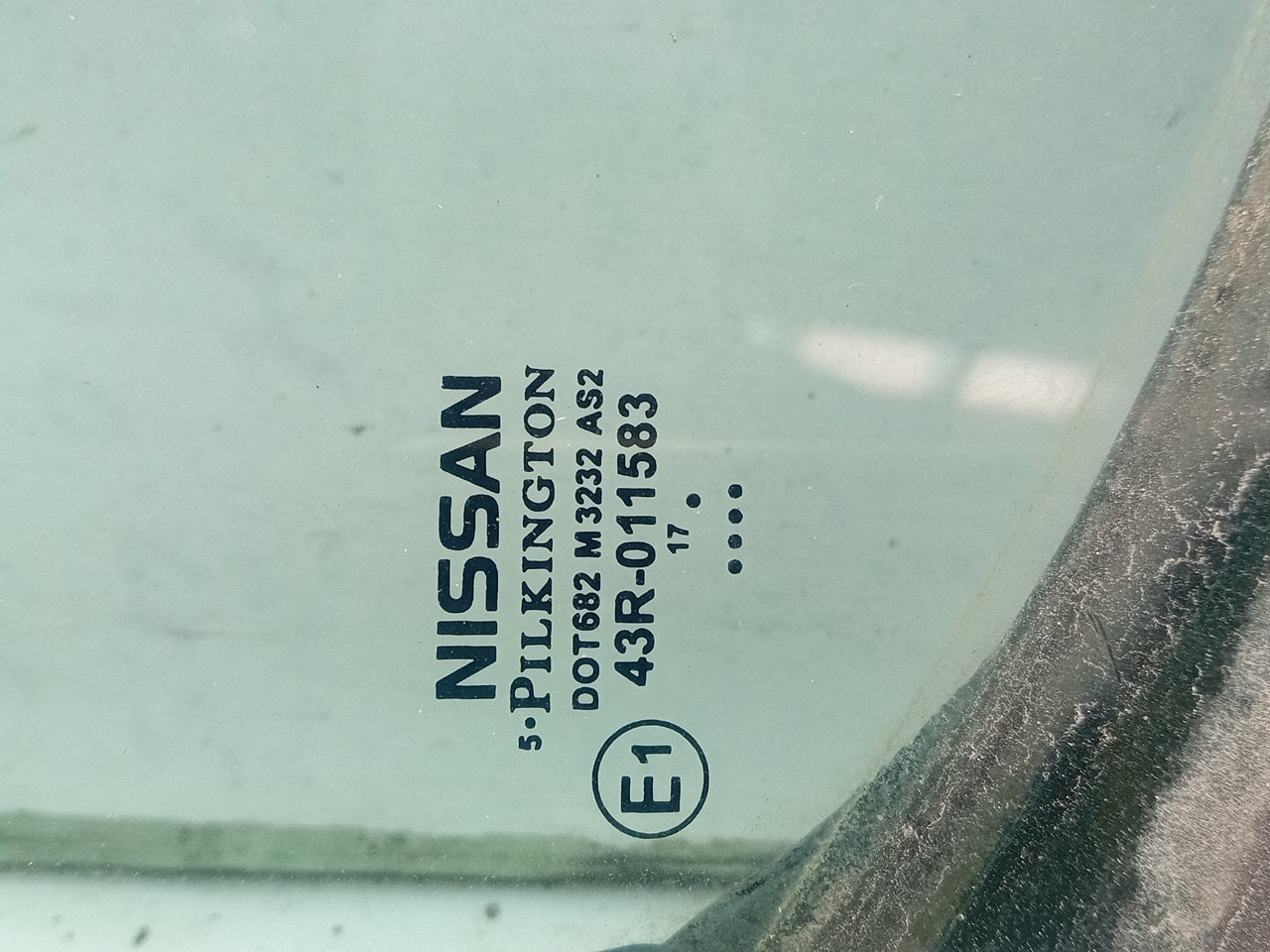 Right rear triangle window NISSAN Leaf EV (ZE1) Imagem-1