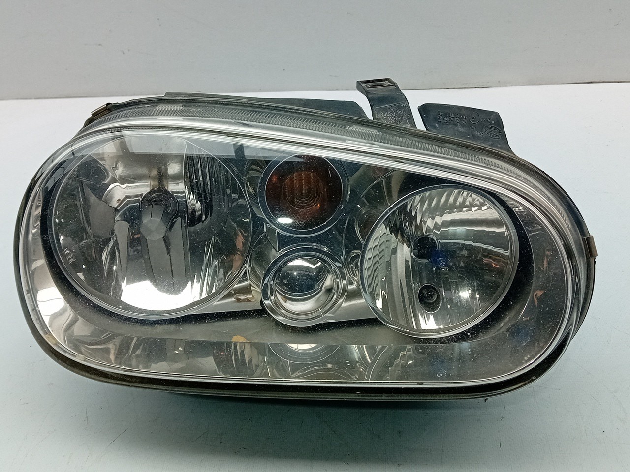 Ótica / farol direita VOLKSWAGEN Golf IV (1J1) Imagem-0