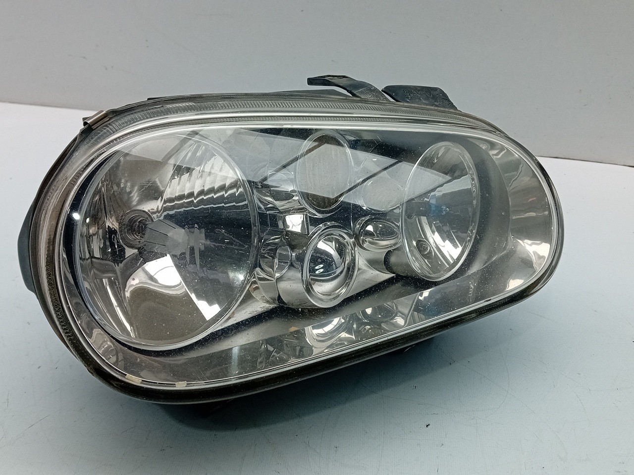 Ótica / farol direita VOLKSWAGEN Golf IV (1J1) Imagem-1