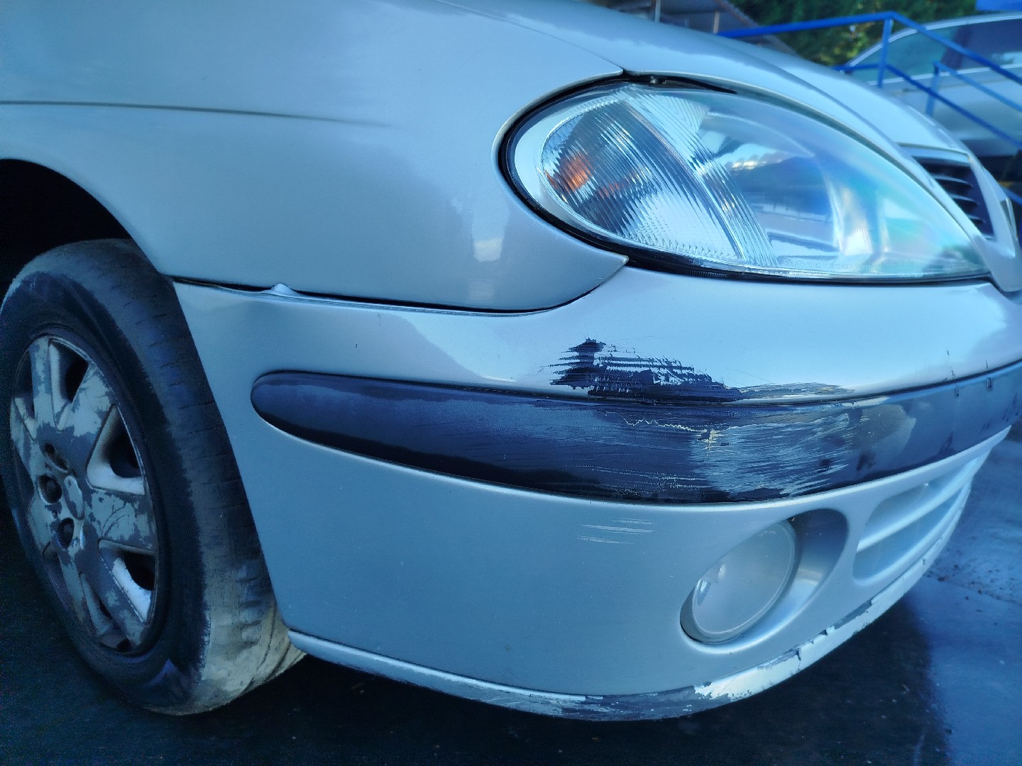 Front Bumper RENAULT Megane I (BA0/1_) Imagem-1