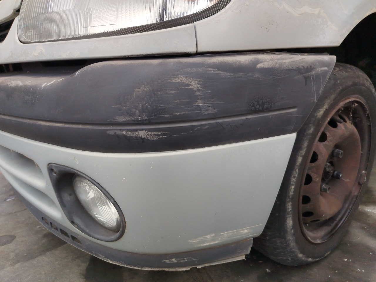 Pare-chocs avant RENAULT Clio II (BB0/1/2_, CB0/1/2_) Imagem-1