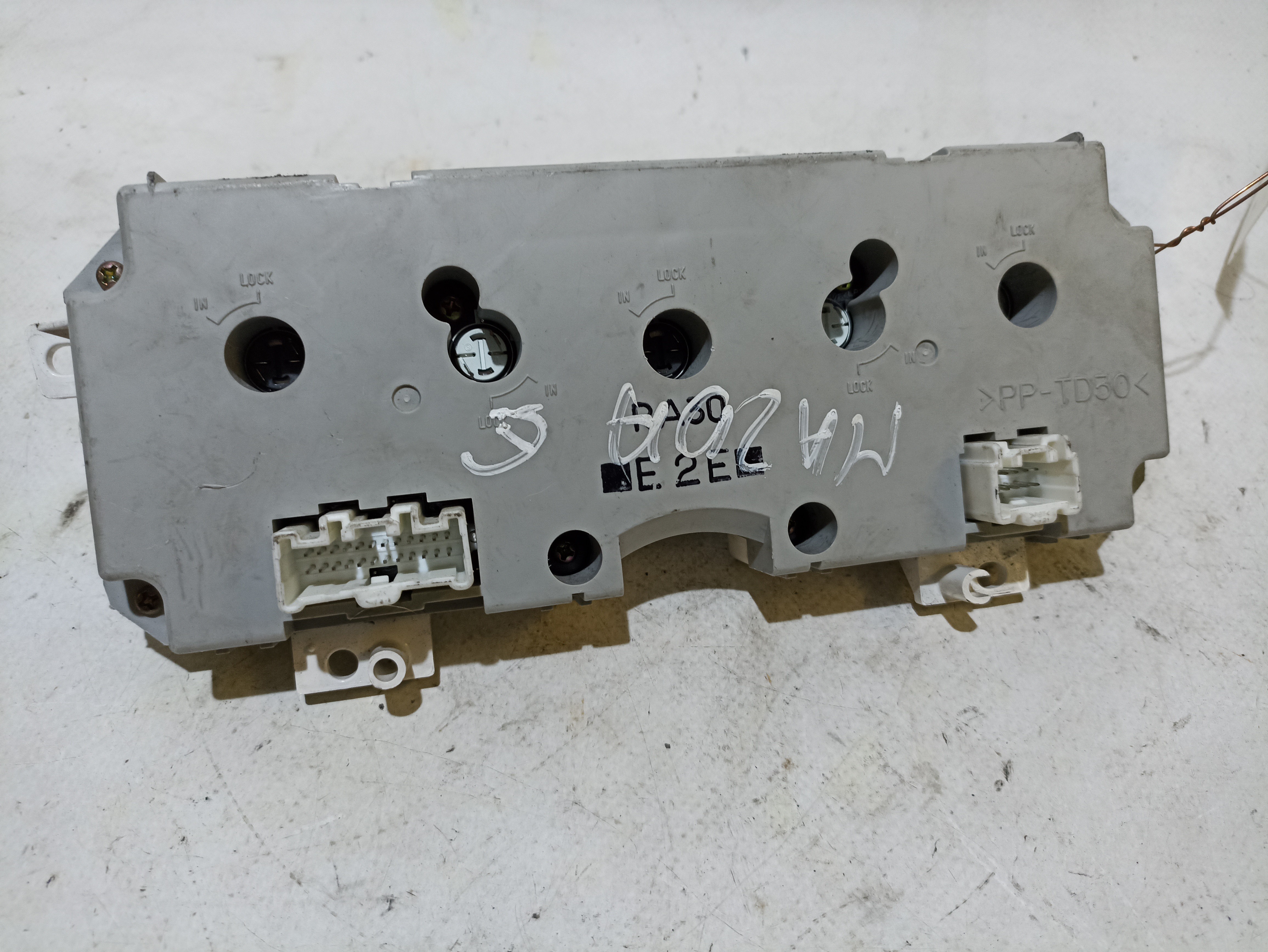 AC switch MAZDA 6 Sedan (GG) Imagem-1