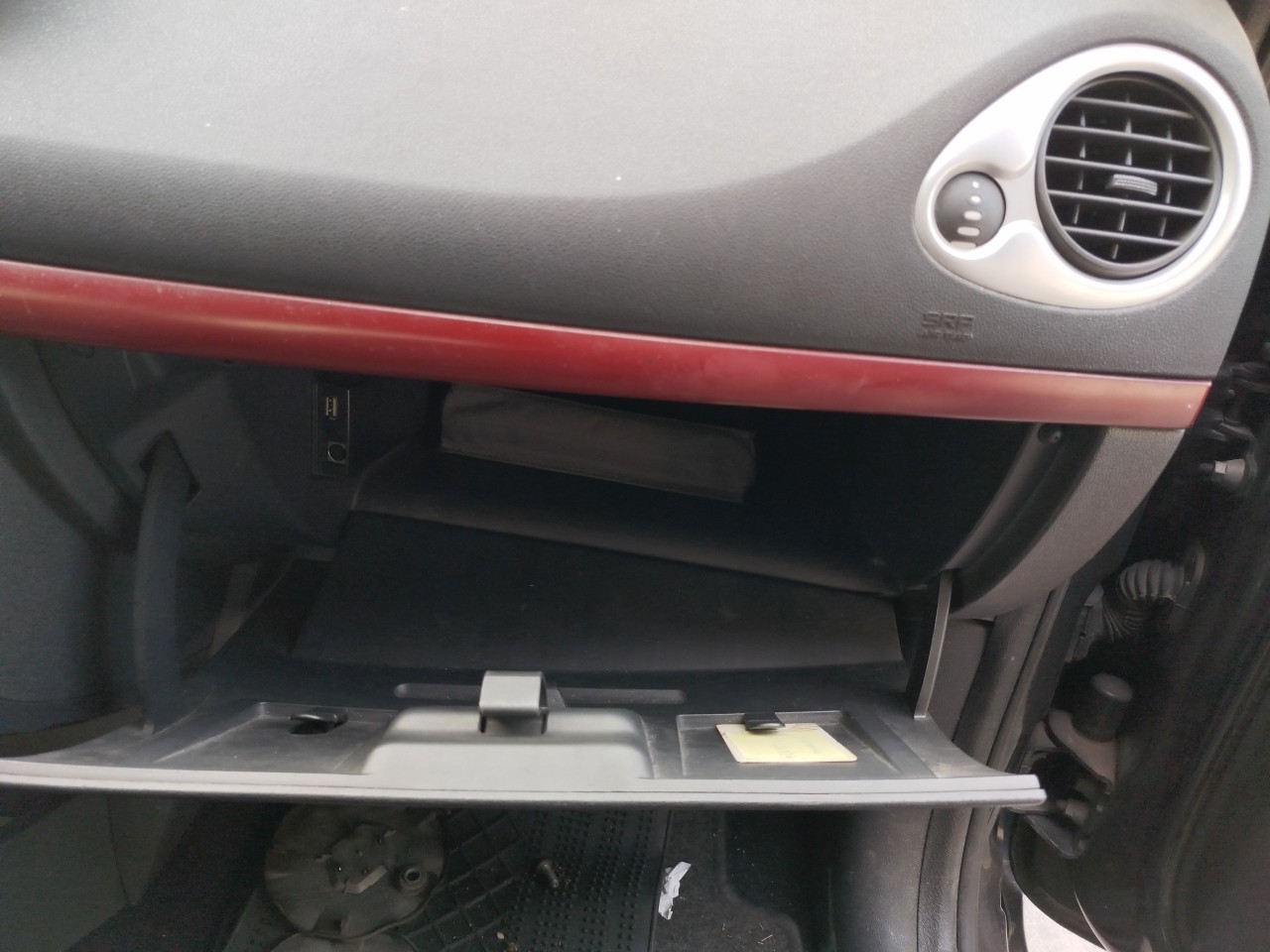 Glove Box / Compartment RENAULT Clio III (BR0/1, CR0/1) Imagem-1