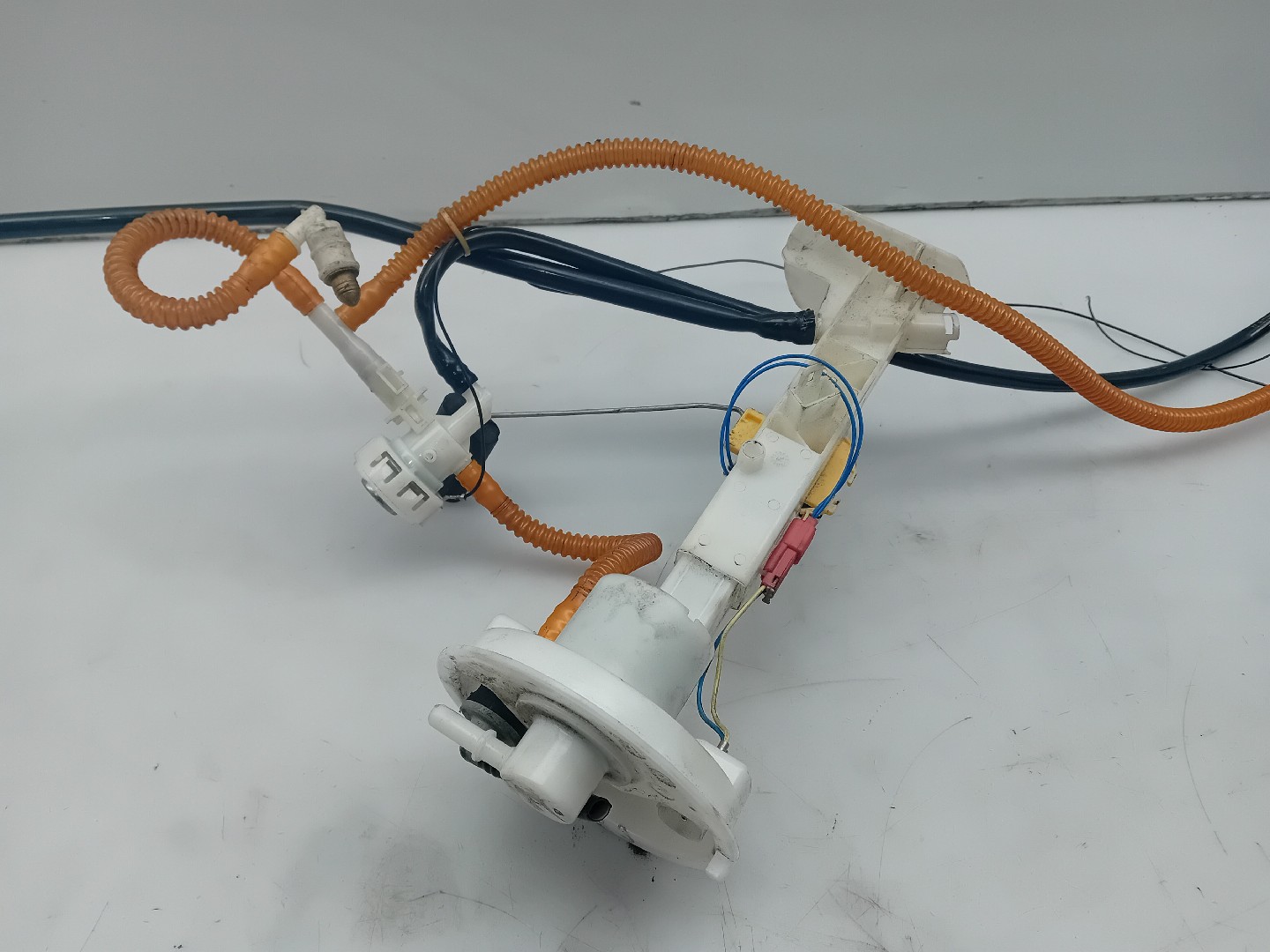 Bomba de combustible BMW X5 (F15, F85) Imagem-1
