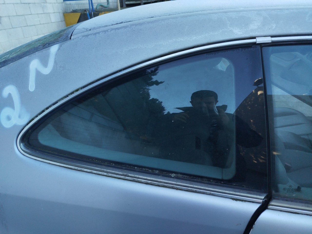 Right rear quarter glass
