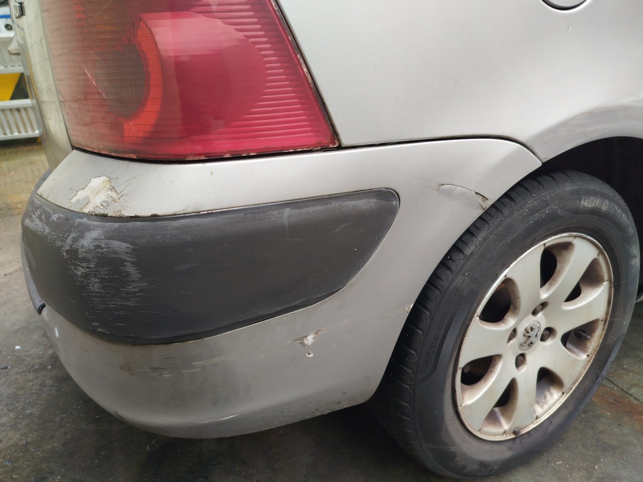 Rear Bumper PEUGEOT 307 Break (3E) Imagem-1
