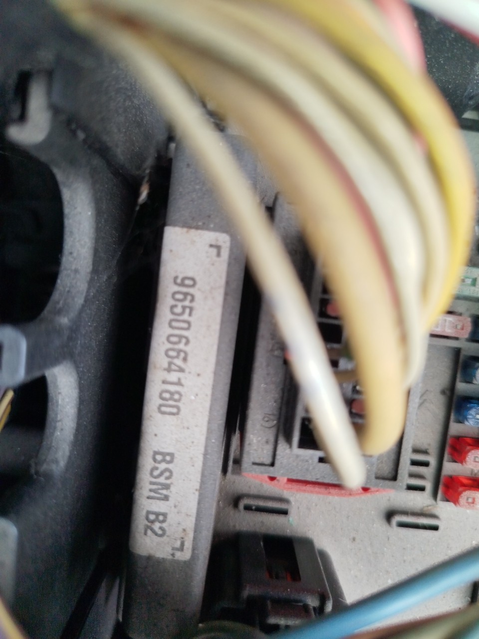 Caixa fusíveis / SAM / BSI PEUGEOT 307 Break (3E) Imagem-1