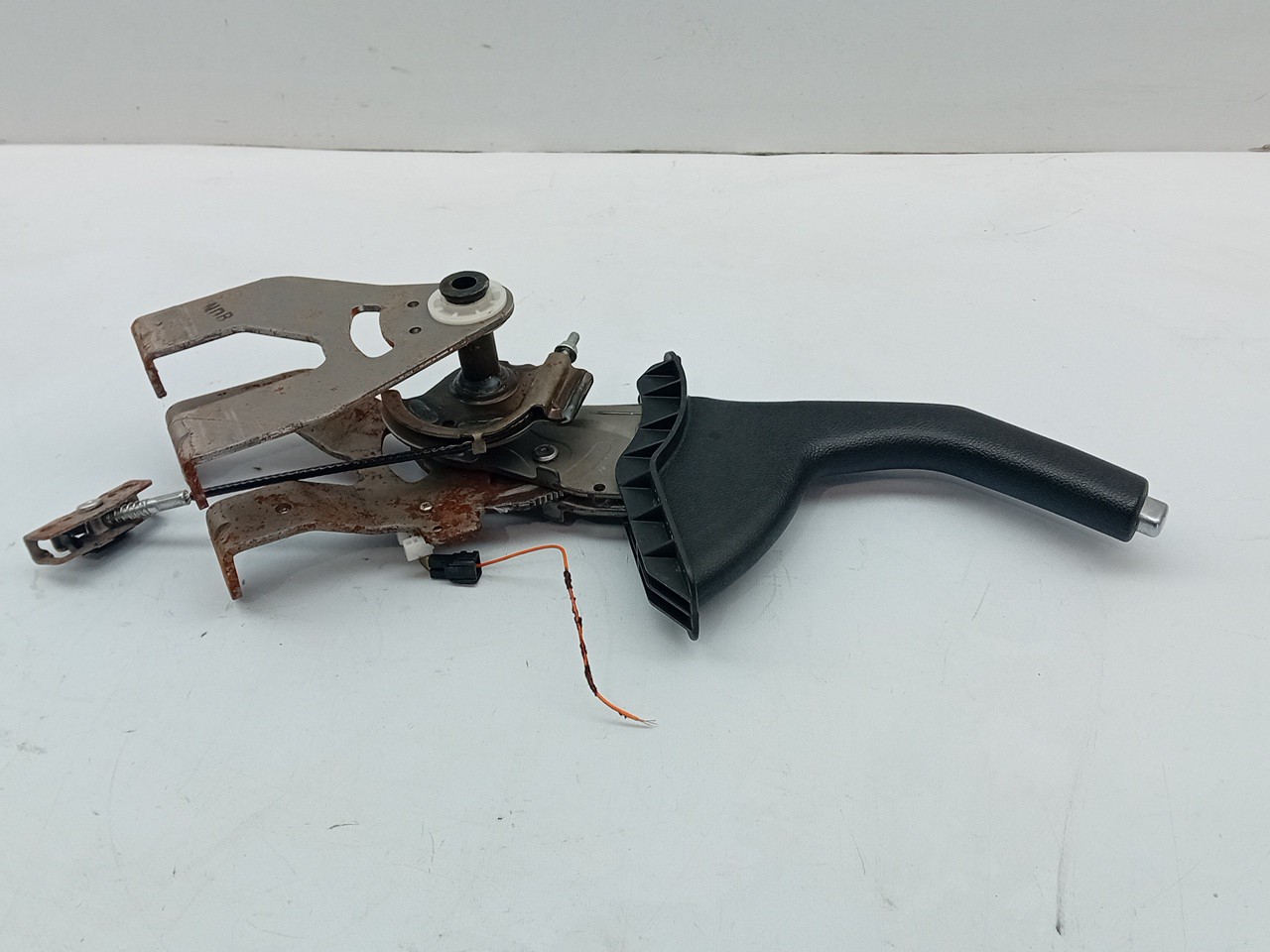 Hand brake / parking brake KIA Carens IV Imagem-0