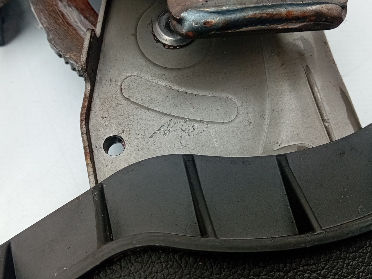 Hand brake / parking brake KIA Carens IV Imagem-4