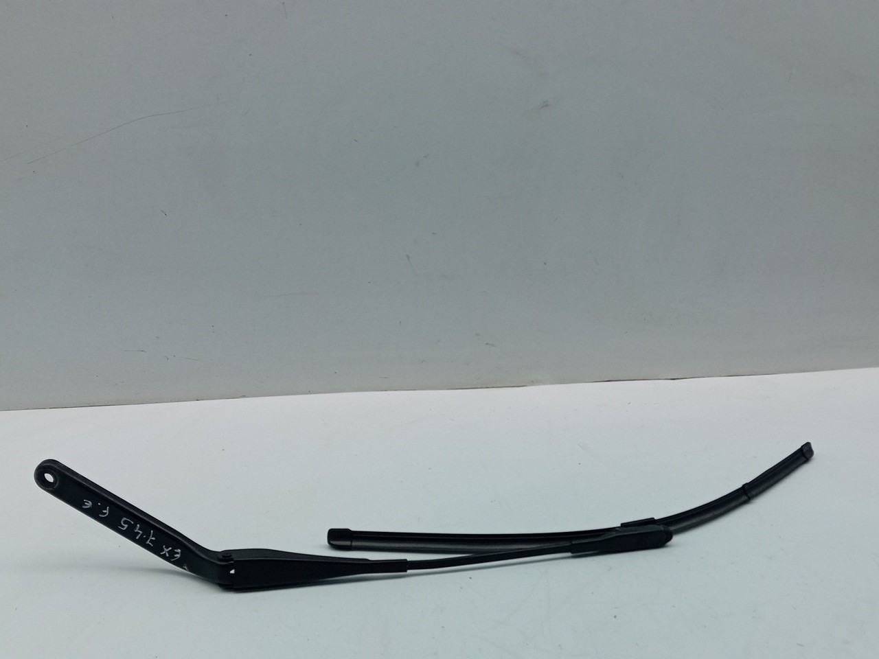 Windscreen wiper arm Left front