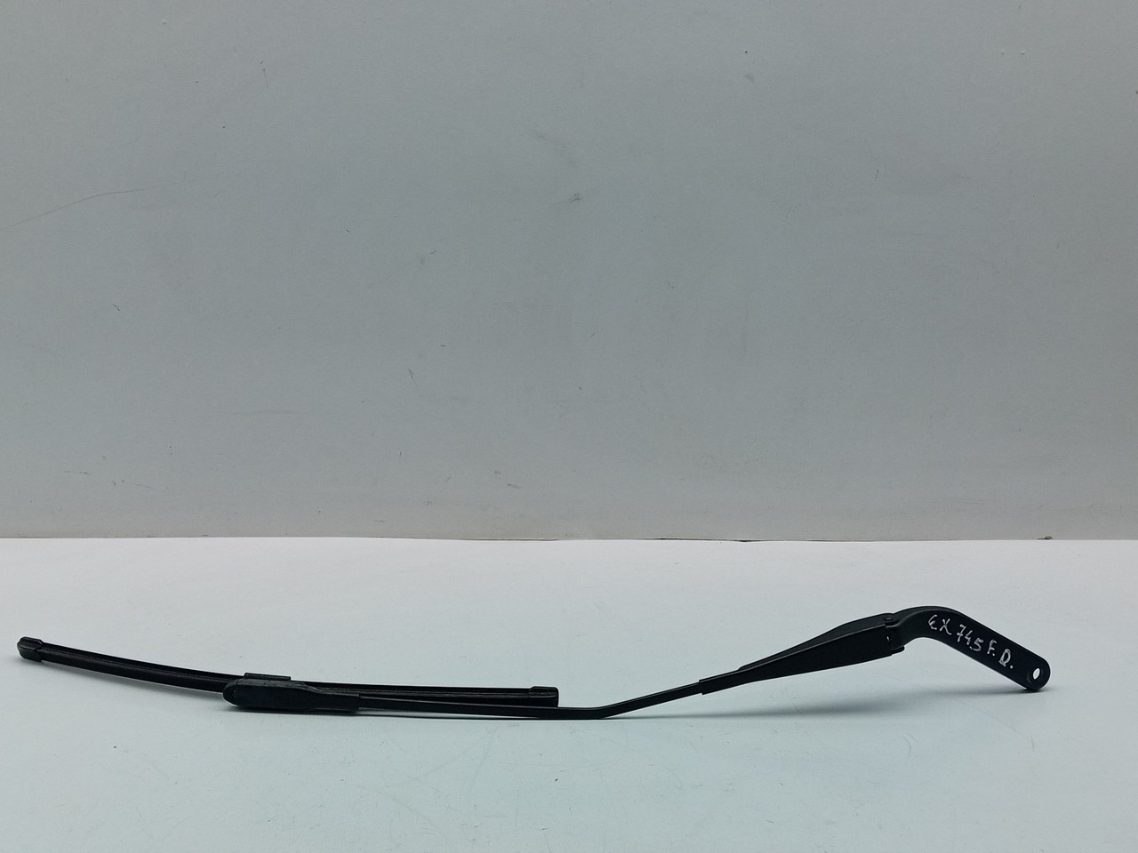 Windscreen wiper arm Right front