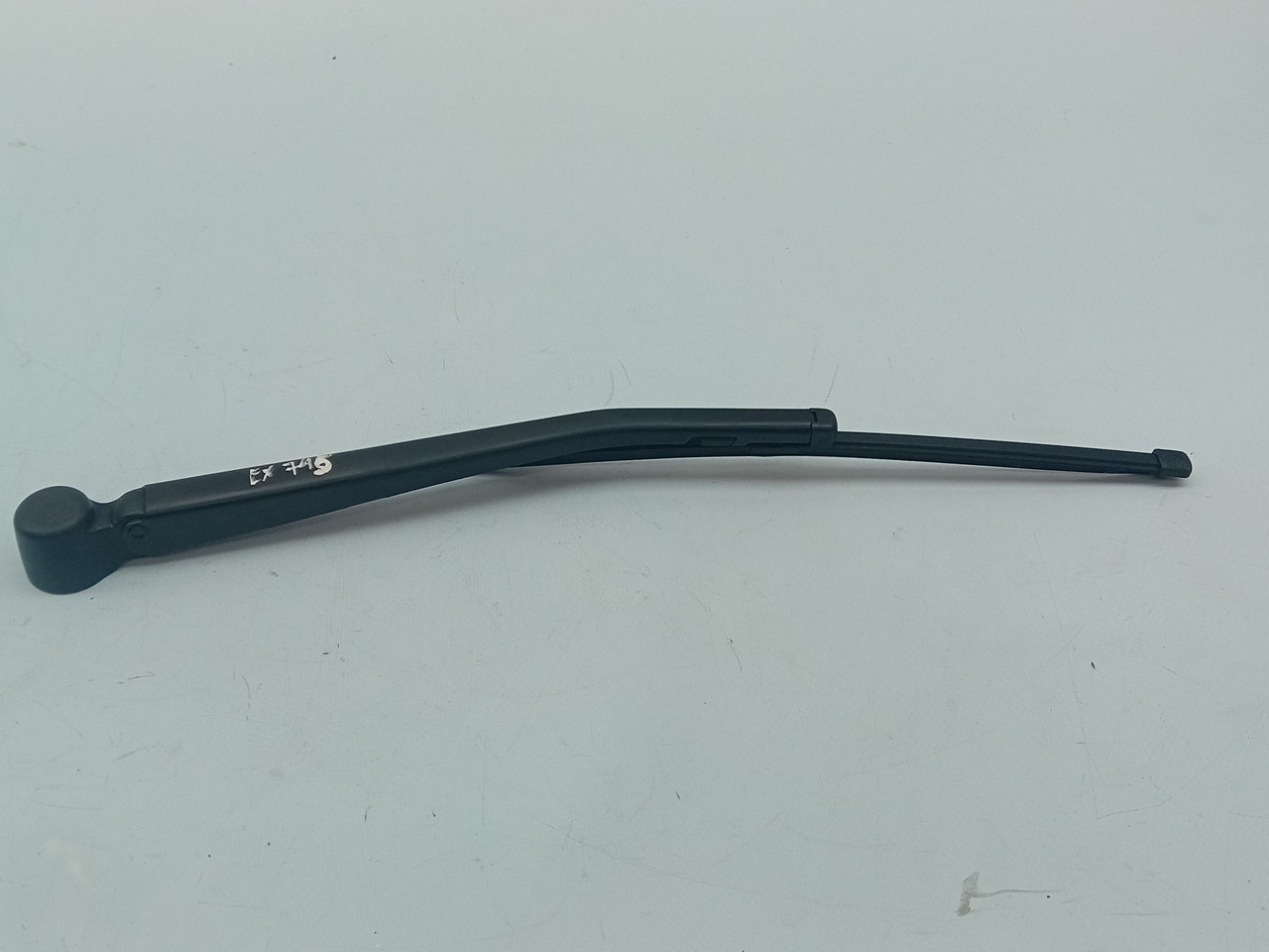 Rear wiper arm