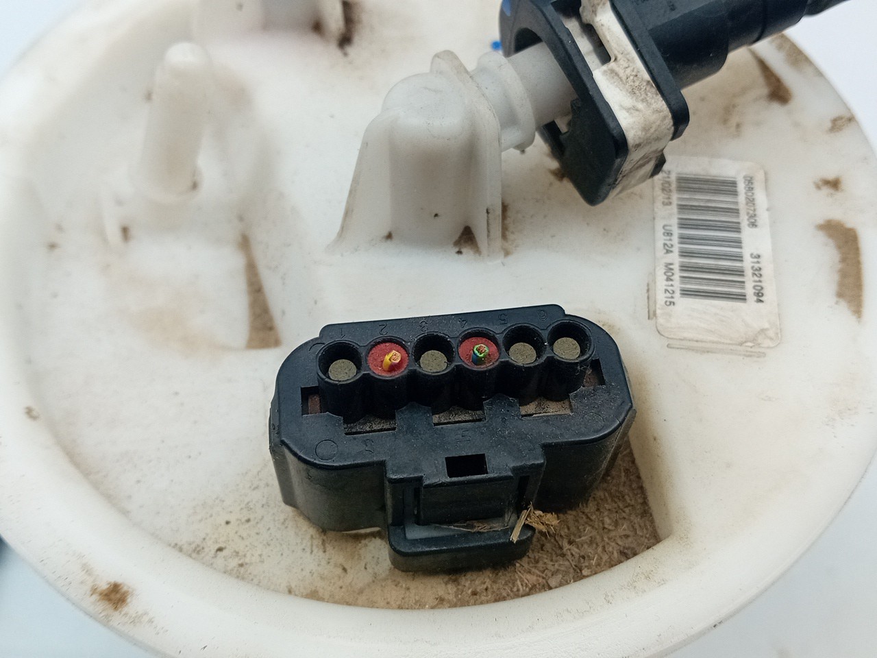 Fuel pump VOLVO V40 Hatchback Imagem-3