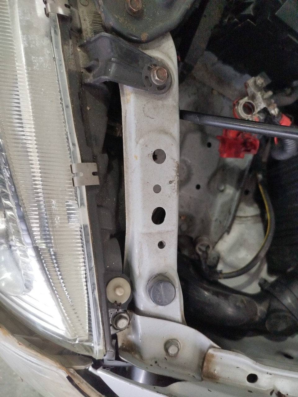 Ótica / farol esquerda NISSAN Almera II Sedan (N16) Imagem-1