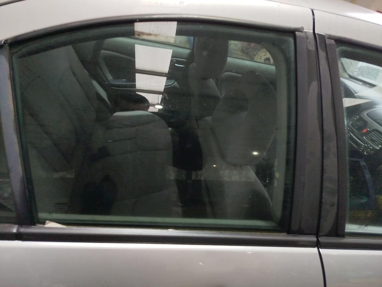 Right rear door glass