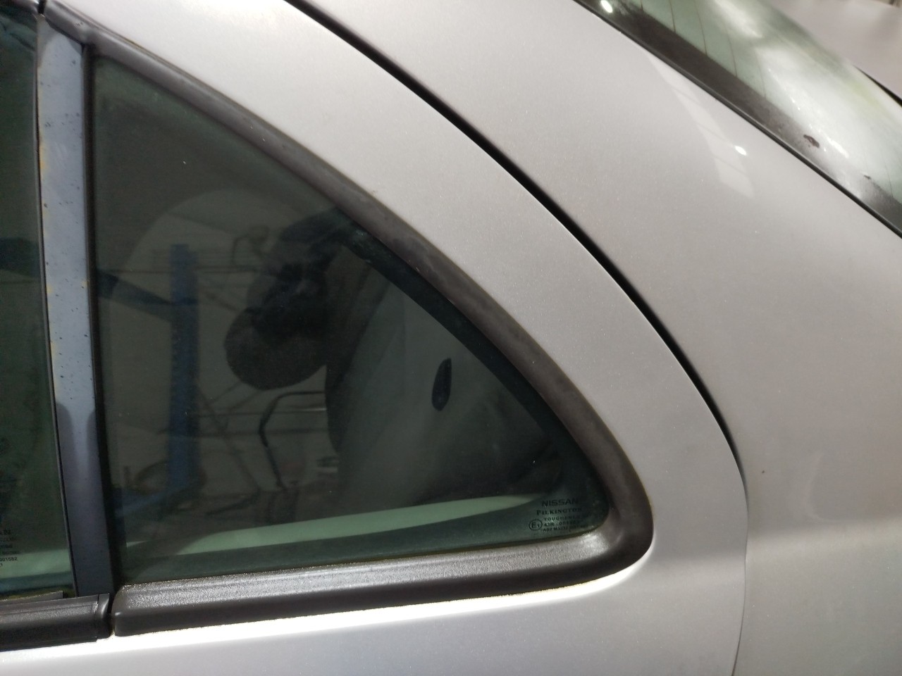 Left rear triangle window