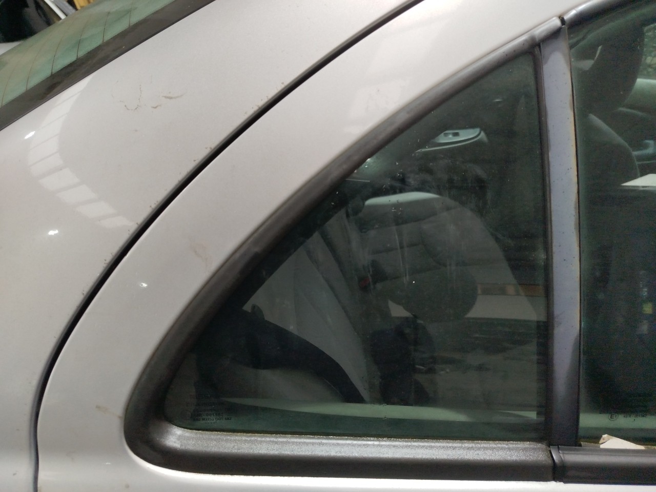Right rear triangle window