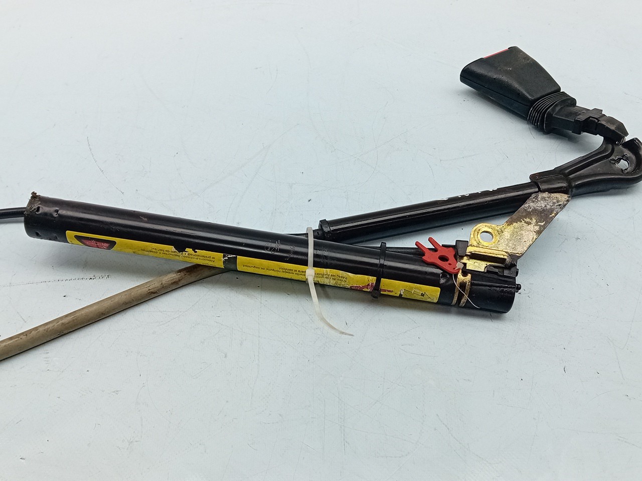 Prétensionneur de ceinture avant Droite OPEL Corsa B Imagem-1