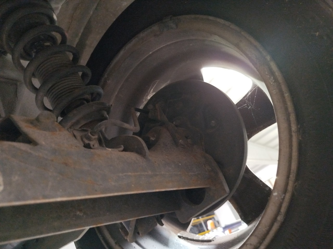 Rear axle with drum brakes