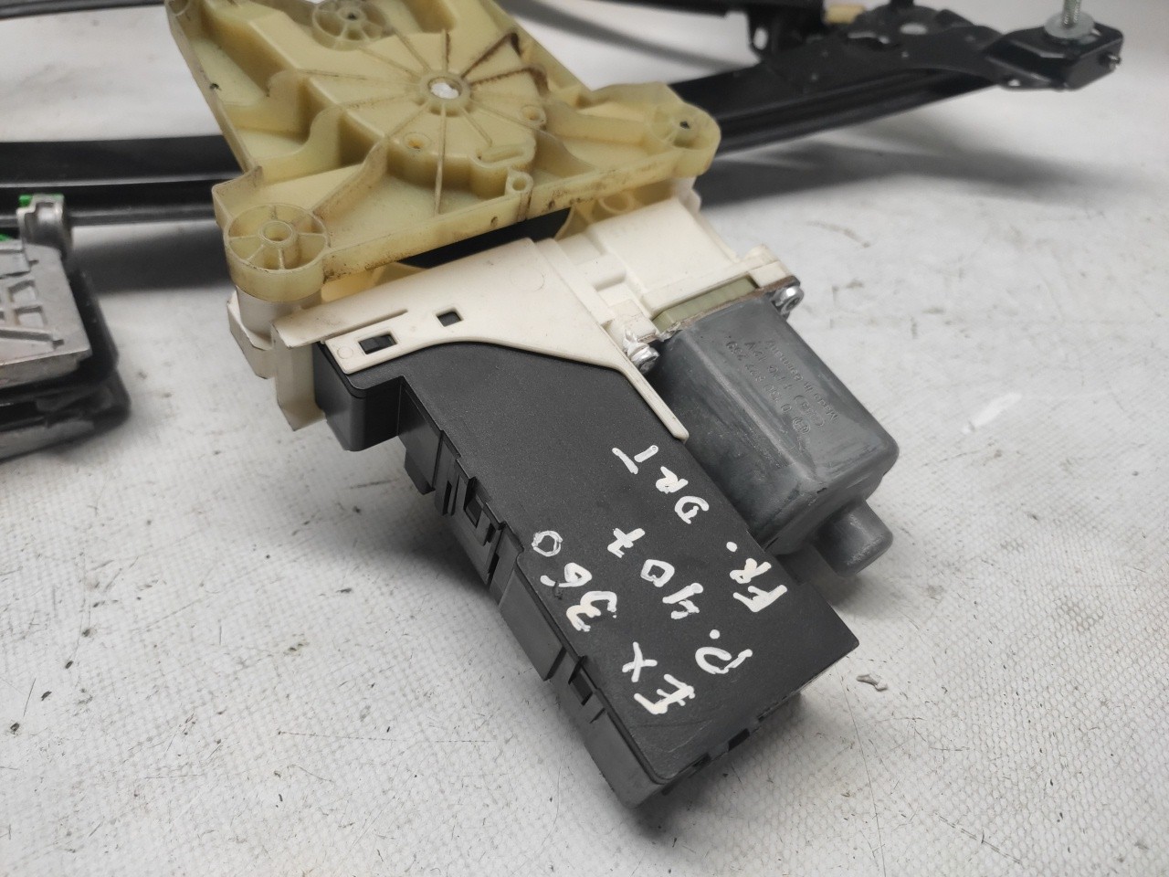 Motor vidro frente direito