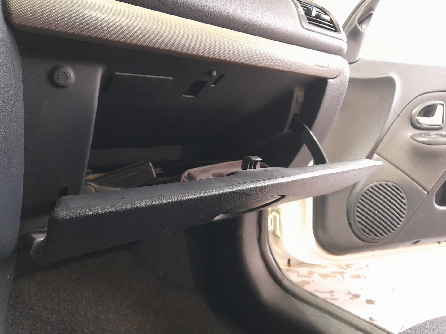 Porta luvas RENAULT Clio II Société (SB0/1/2_) Imagem-1