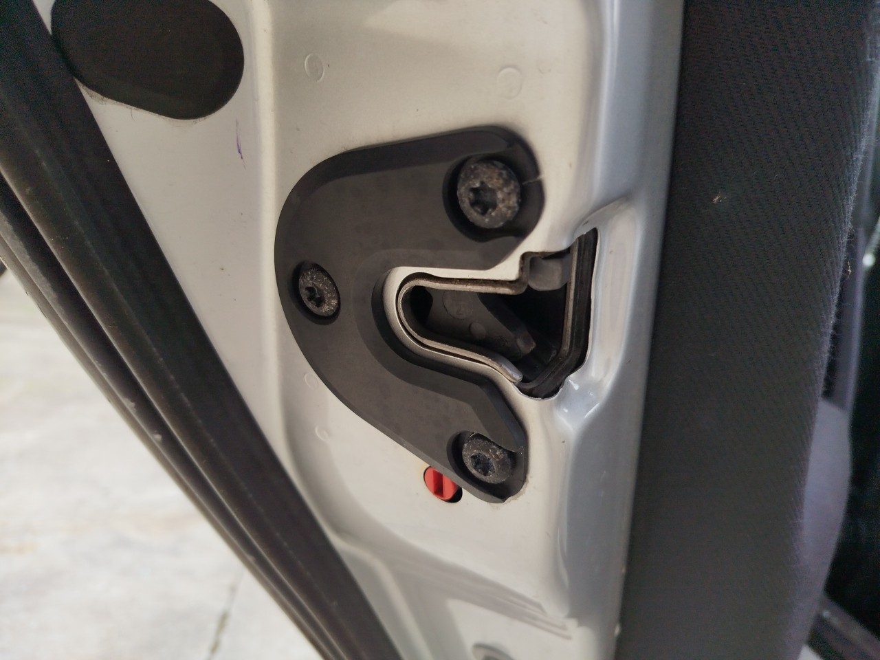 Fechadura / fecho porta trás esquerdo