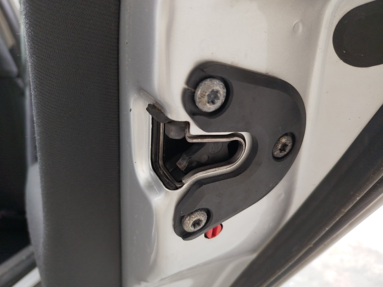 Fechadura / fecho porta trás direito