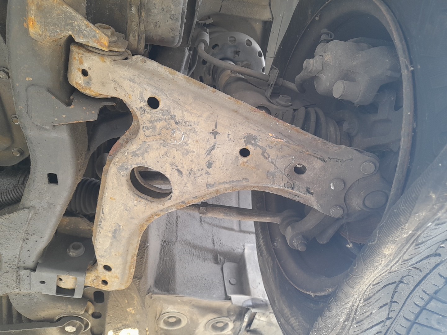 Left front suspension arm