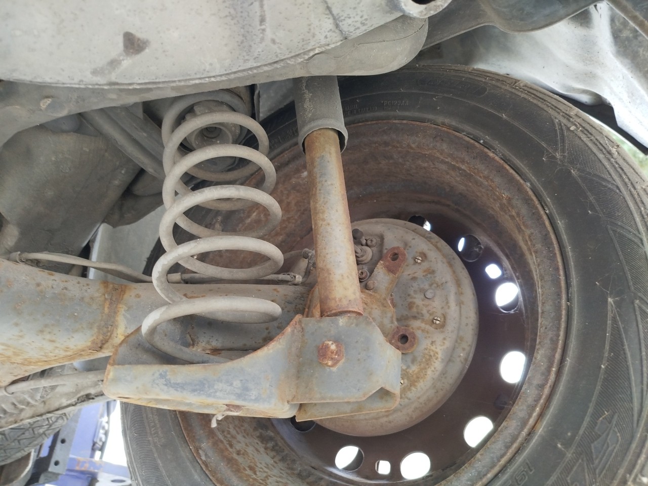 Essieu arrière à tambours SEAT Cordoba (6L2) Imagem-1