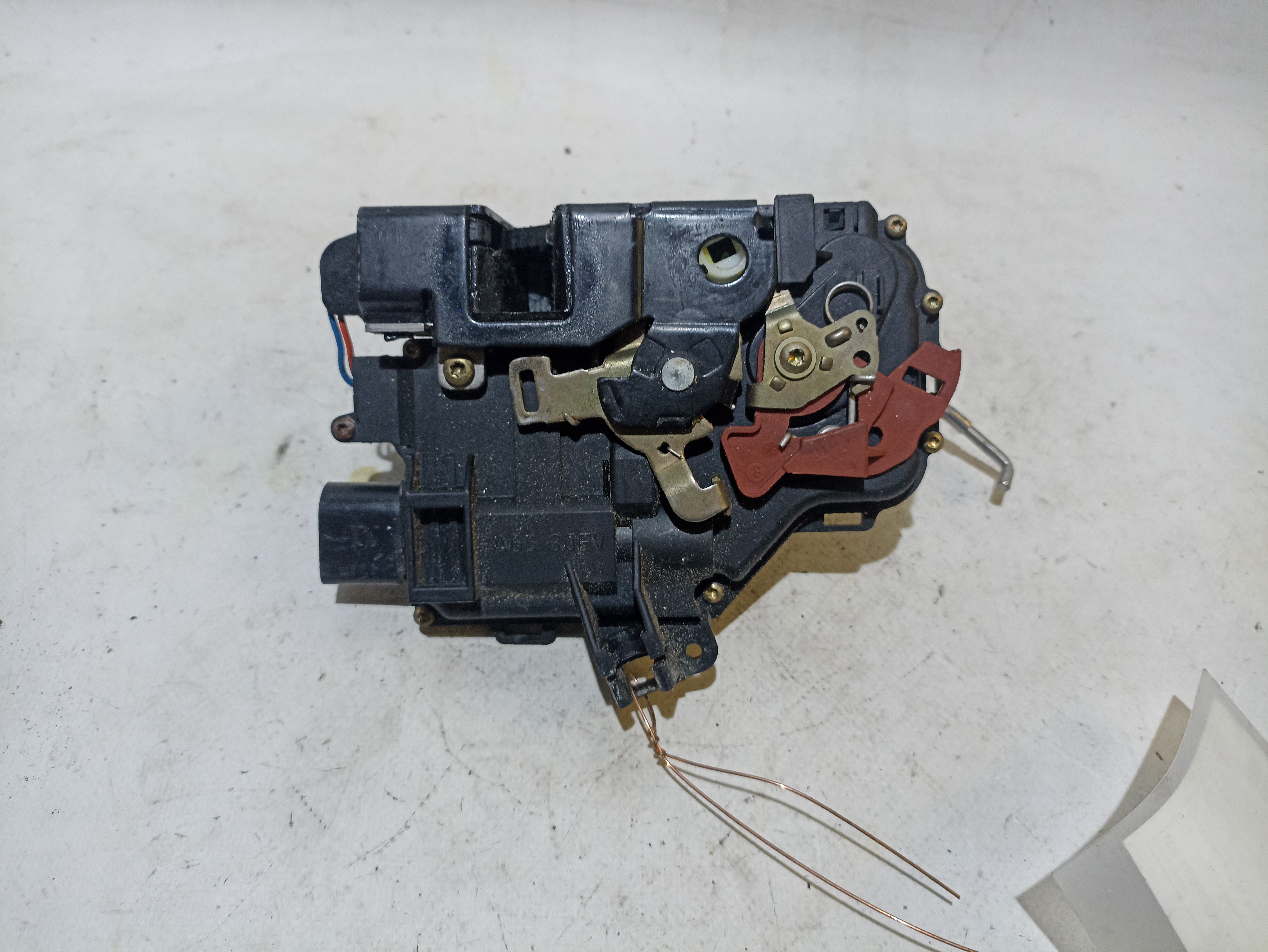 Serrure Arrière Gauche VOLKSWAGEN Passat (3B3) Imagem-1