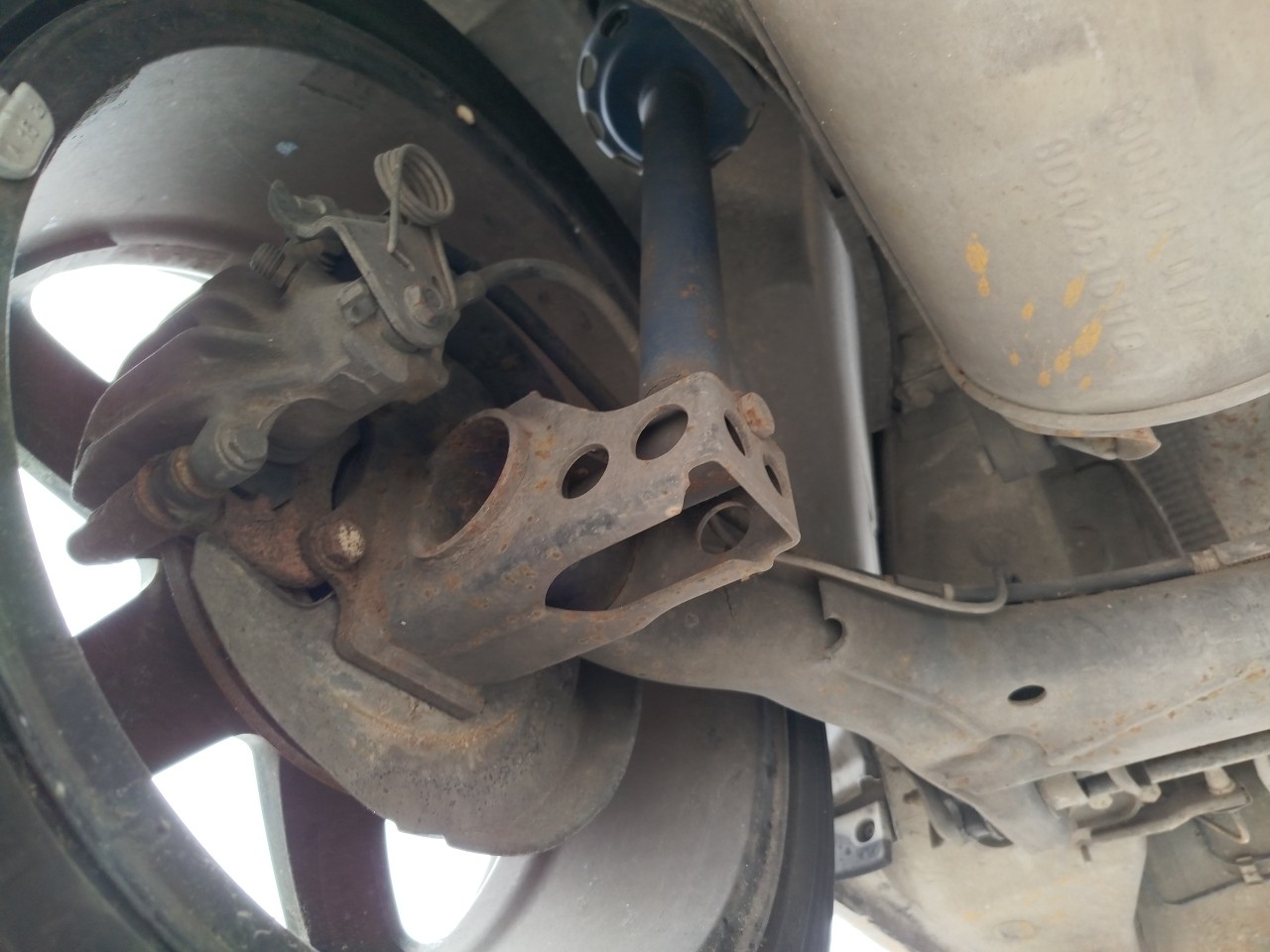 Essieu arrière à disques AUDI A4 Avant (8D5, B5) Imagem-2