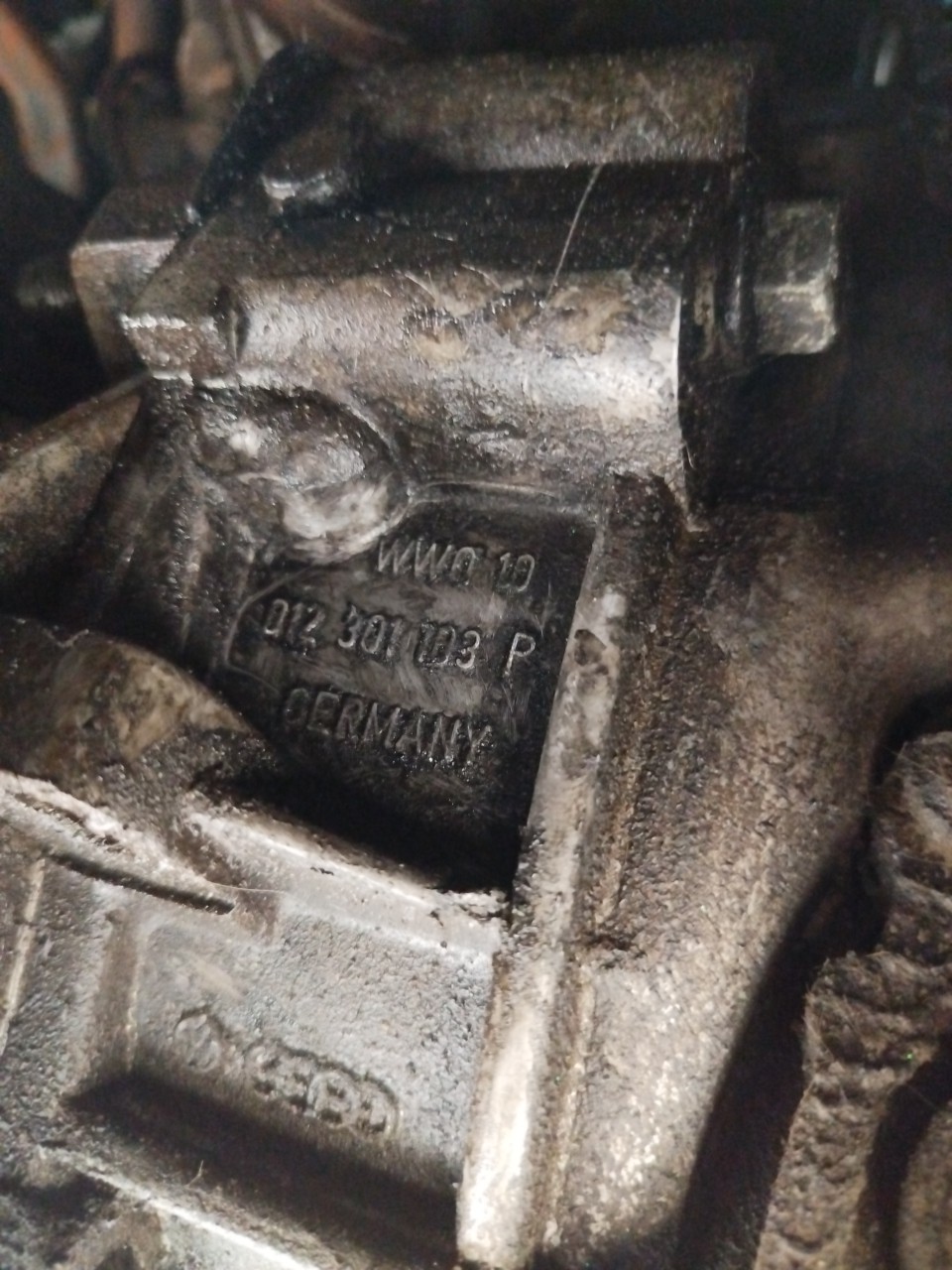 Manual gearbox AUDI A4 Avant (8D5, B5) Imagem-1