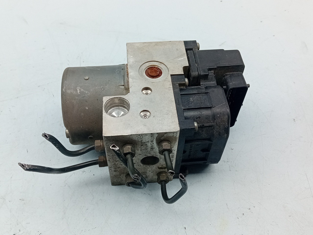 ABS control unit / ECU ABS TOYOTA Yaris (_P1_) Imagem-1