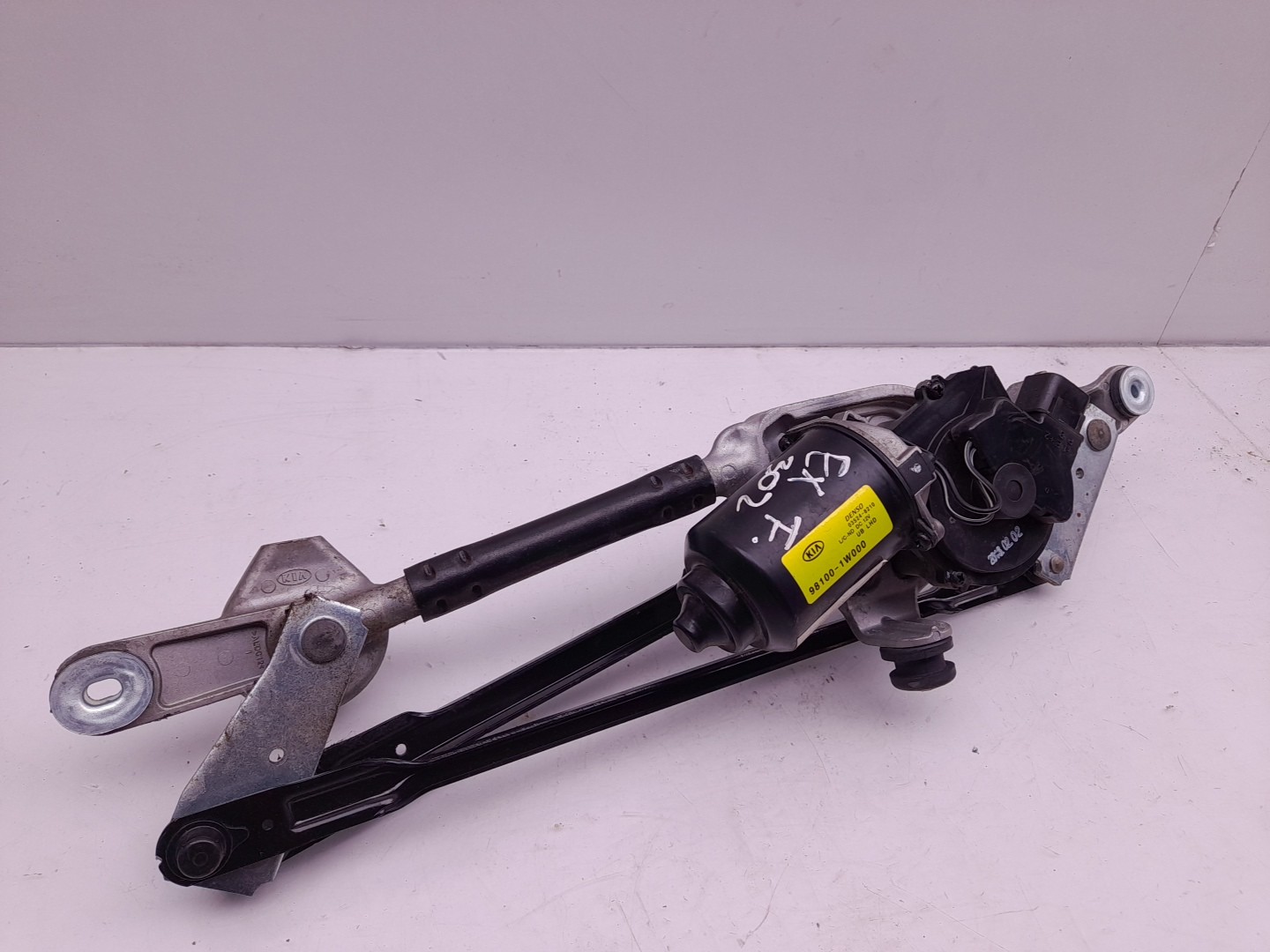 Essuie-glace moteur avant