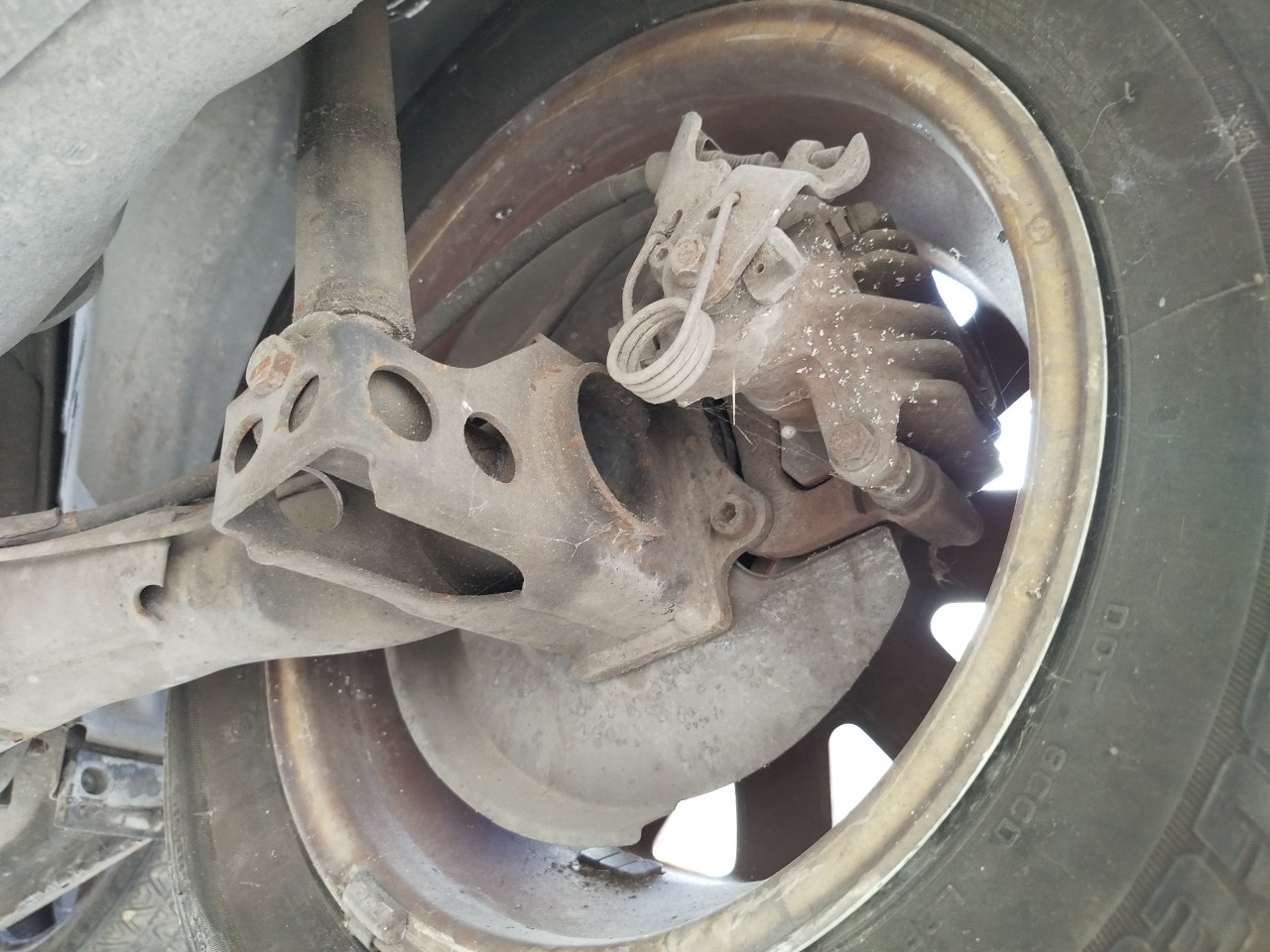 Essieu arrière à disques AUDI A4 Avant (8D5, B5) Imagem-1