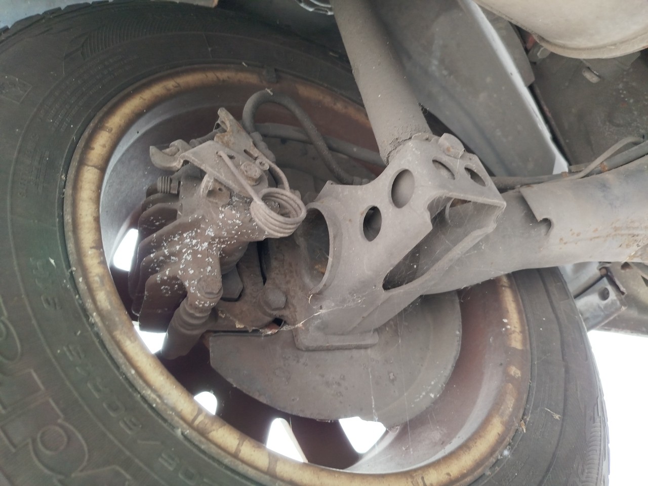 Essieu arrière à disques AUDI A4 Avant (8D5, B5) Imagem-2