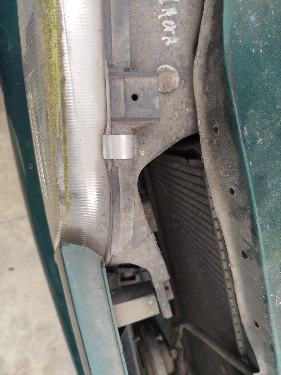 Right Headlight NISSAN Almera I Sedan (N15) Imagem-2