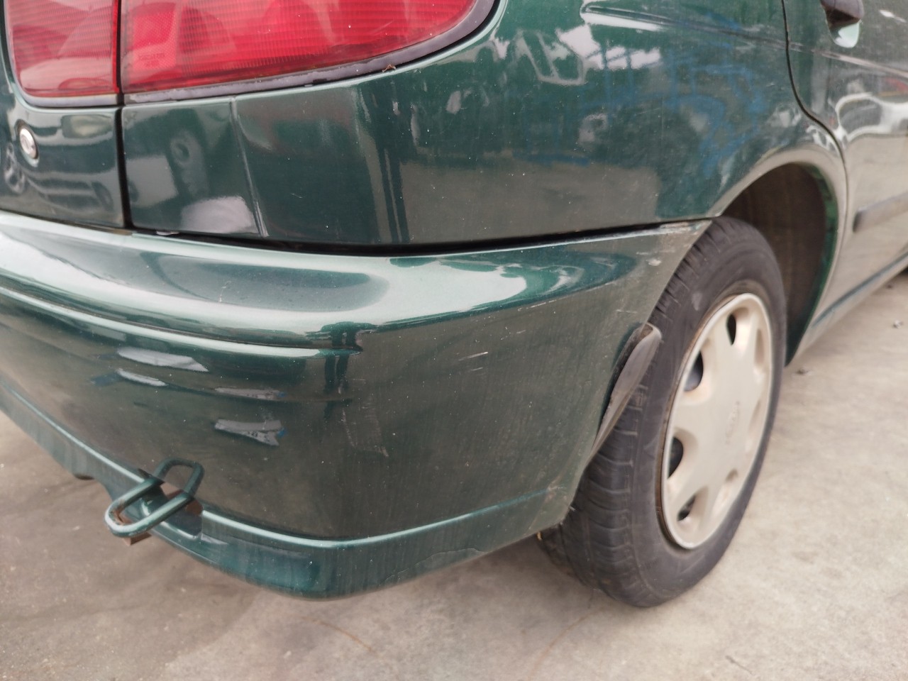 Pára-choques trás NISSAN Almera I Sedan (N15) Imagem-1
