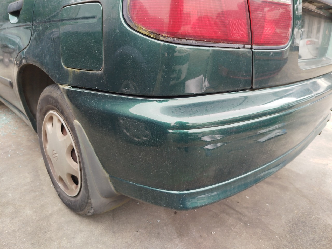 Pára-choques trás NISSAN Almera I Sedan (N15) Imagem-2