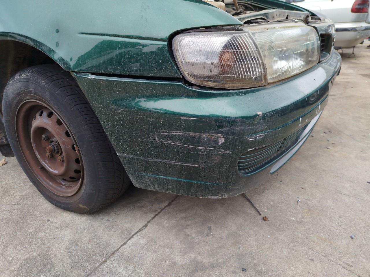 Pára-choques frente NISSAN Almera I Sedan (N15) Imagem-2